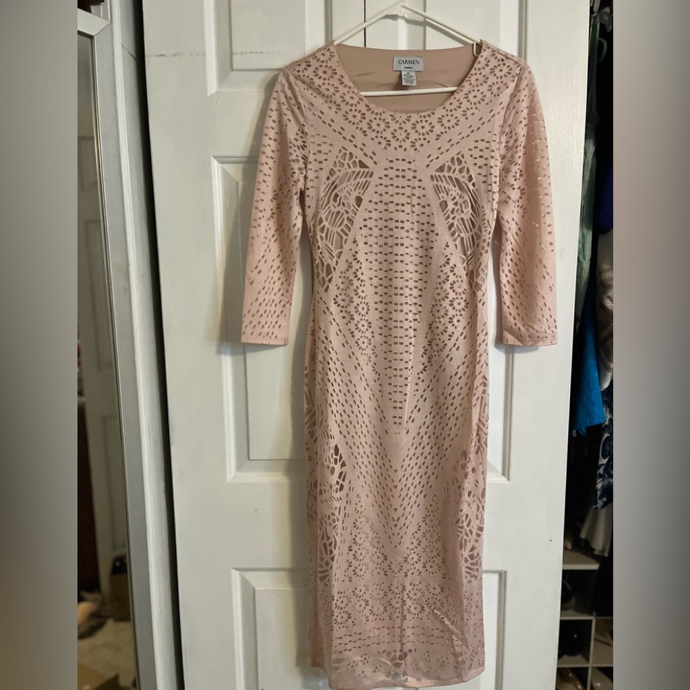Brand new, never worn Peach colored Carmen Marco Valvo lace cocktail dress